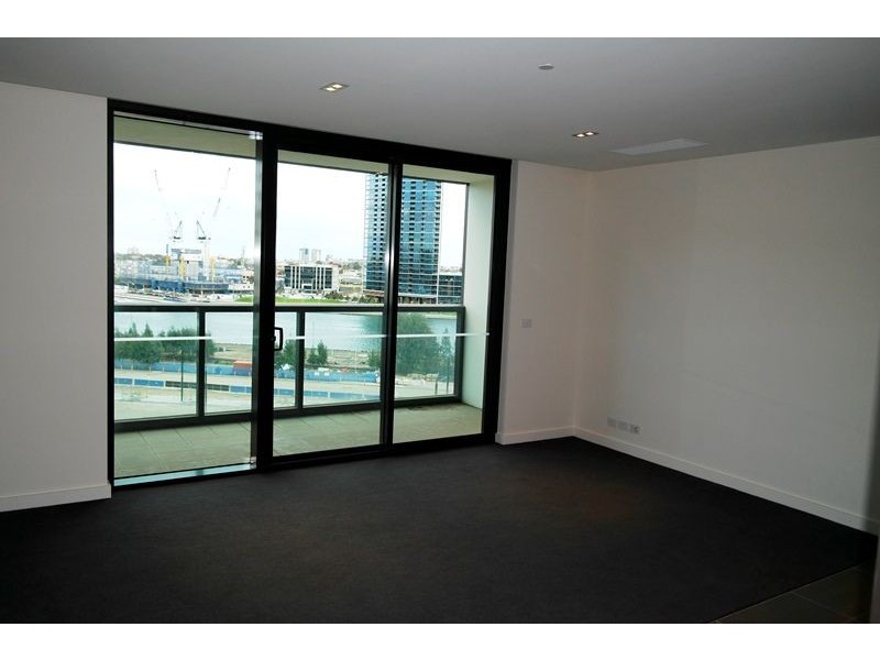 7F/8 Waterside Place, Docklands VIC 3008