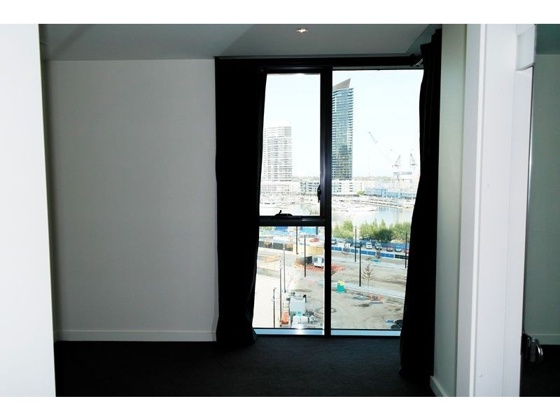 7F/8 Waterside Place, Docklands VIC 3008