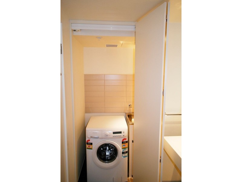 7F/8 Waterside Place, Docklands VIC 3008