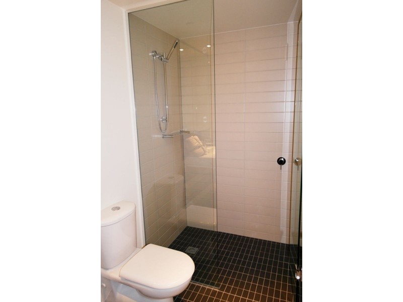 7F/8 Waterside Place, Docklands VIC 3008