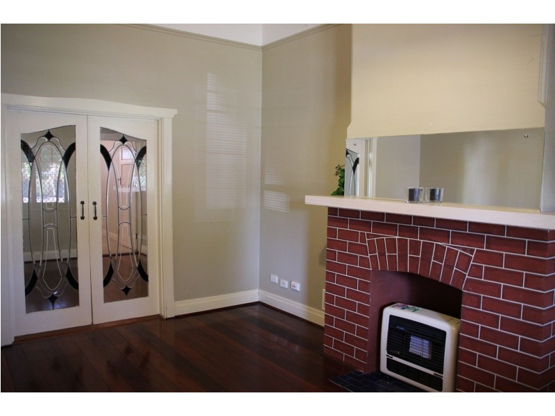 194 Ninth Ave, Inglewood WA 6052