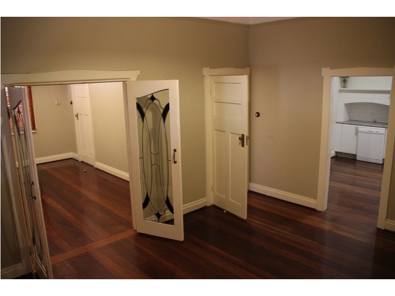 194 Ninth Ave, Inglewood WA 6052