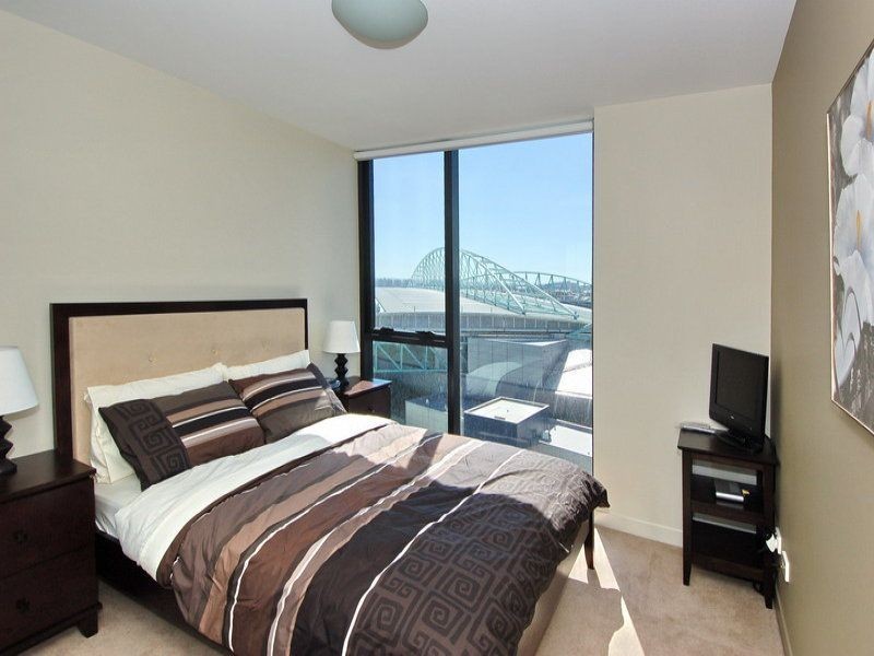 1713/100 Harbour Esplanade, Docklands VIC 3008