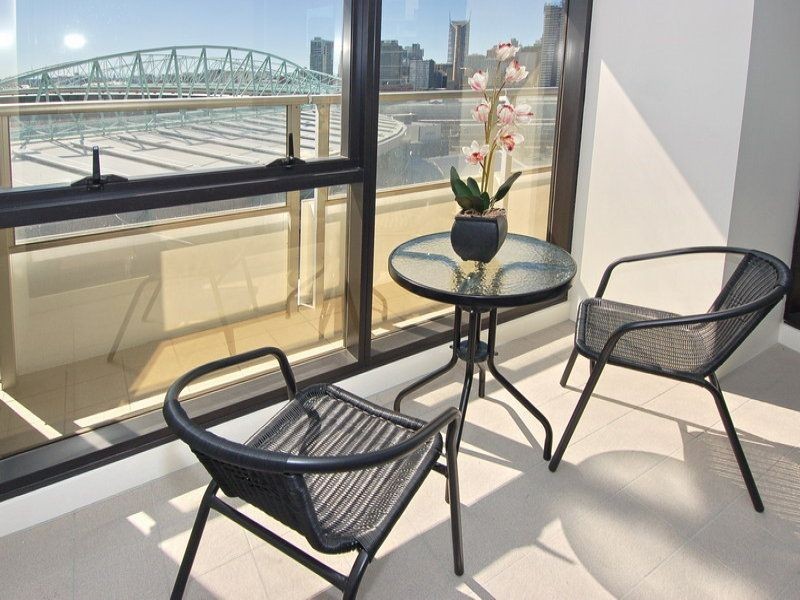 1713/100 Harbour Esplanade, Docklands VIC 3008