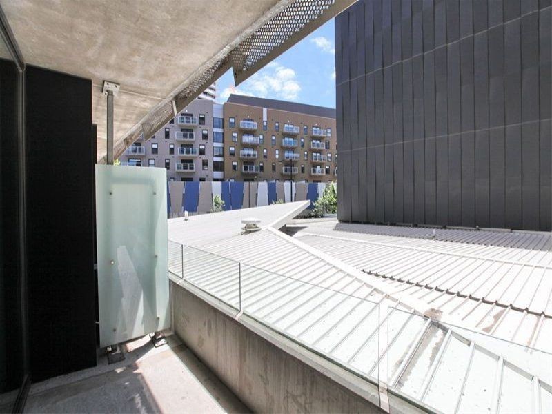 104 18 Waterview Walk, Docklands VIC 3008