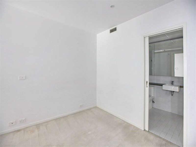 104 18 Waterview Walk, Docklands VIC 3008