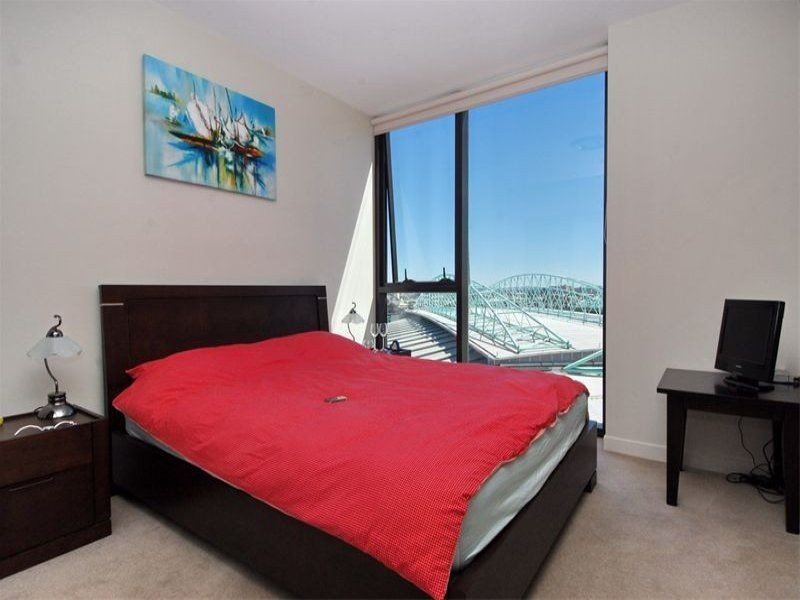 1913/100 Harbour Esplanade, Docklands VIC 3008