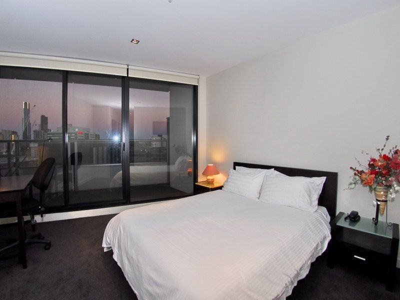 1808/100 Harbour Esplanade, Docklands VIC 3008