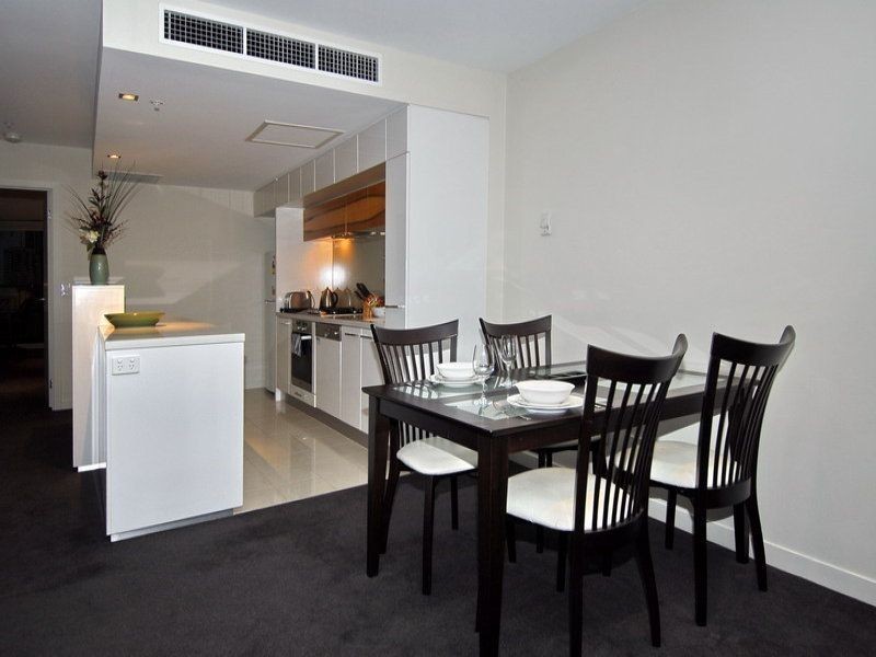 1808/100 Harbour Esplanade, Docklands VIC 3008