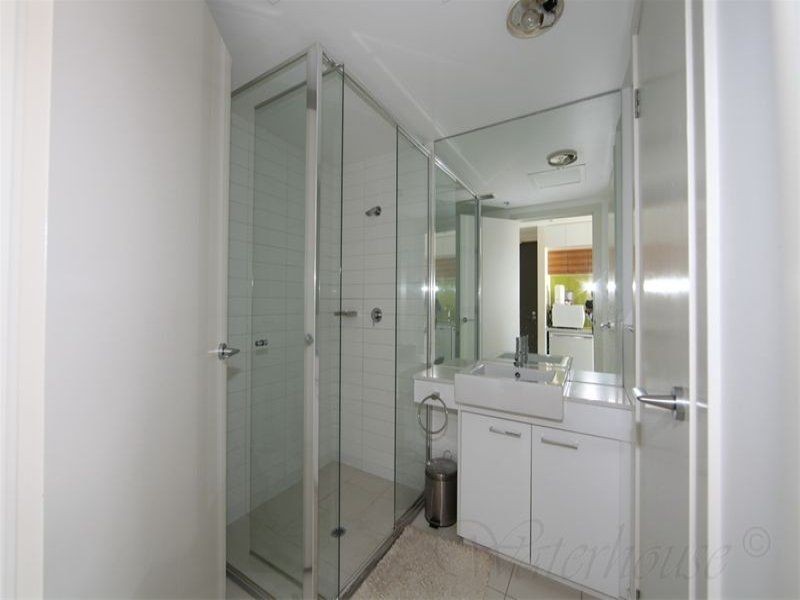 2409B/100 Harbour Esplanade, Docklands VIC 3008