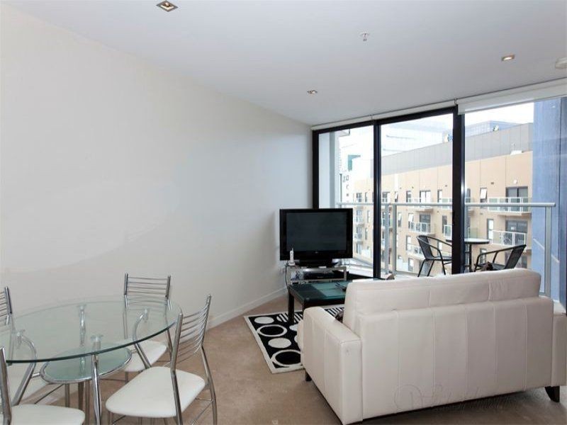 806/100 Harbour Esplanade, Docklands VIC 3008