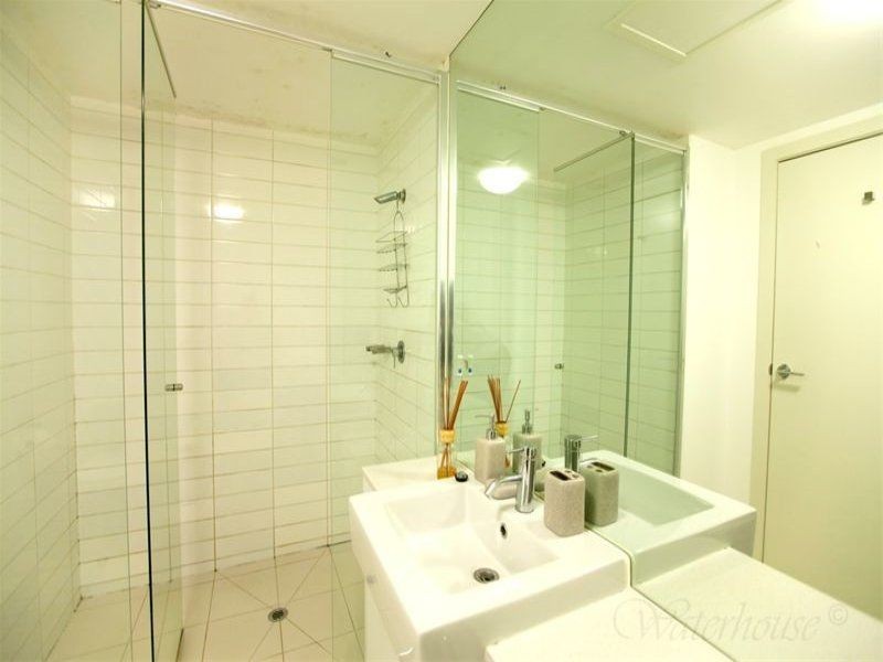 806/100 Harbour Esplanade, Docklands VIC 3008