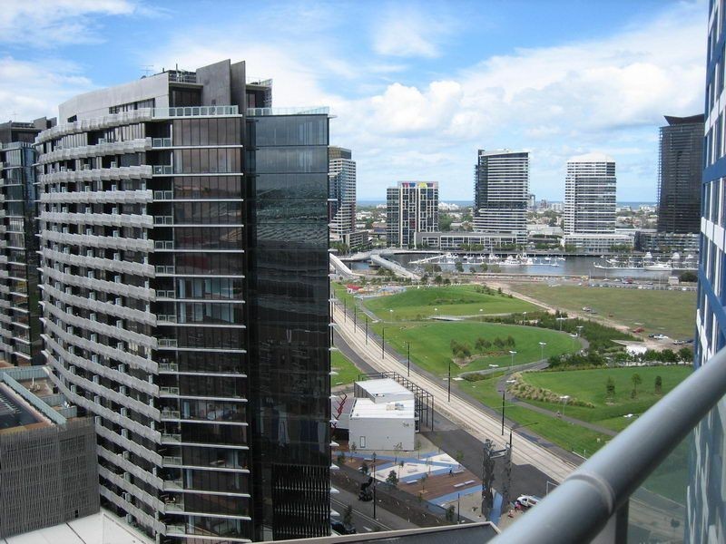 1814/100 Harbour Esplanade, Docklands VIC 3008