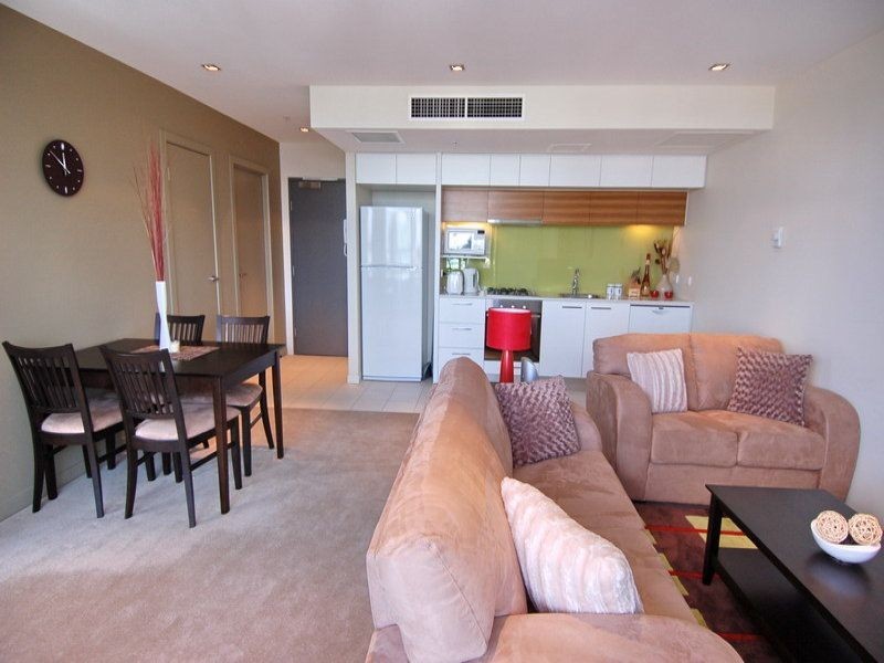 1814/100 Harbour Esplanade, Docklands VIC 3008