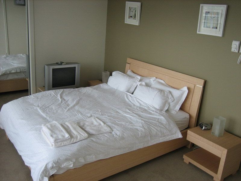 2312B/100 Harbour Esplanade, Docklands VIC 3008