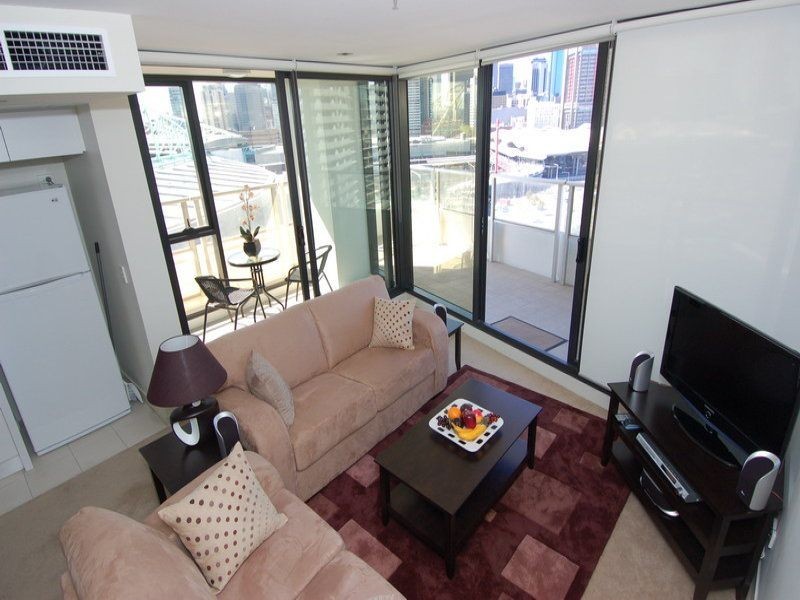 1713/100 Harbour Esplanade, Docklands VIC 3008