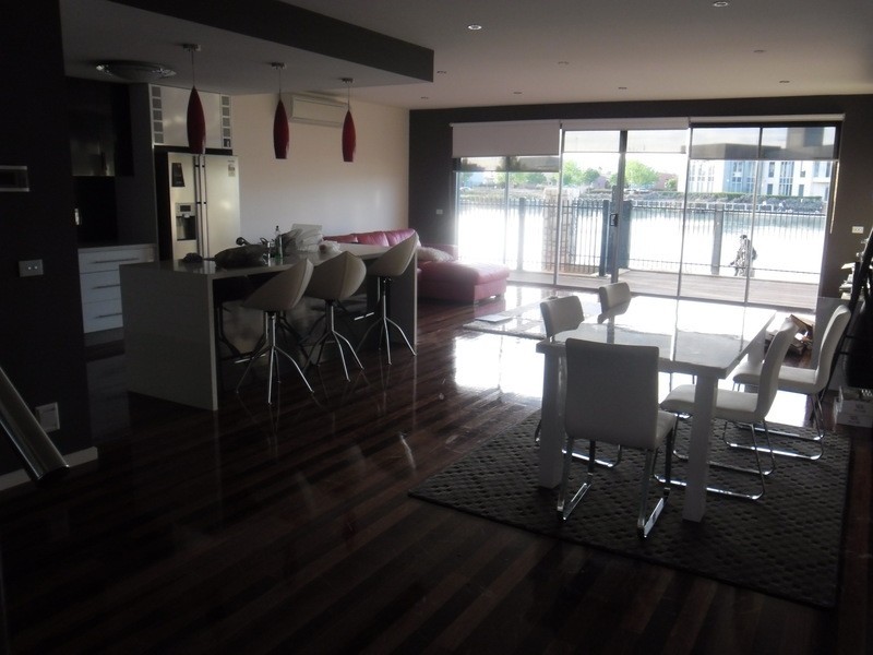 19  The Strand, Caroline Springs VIC 3023
