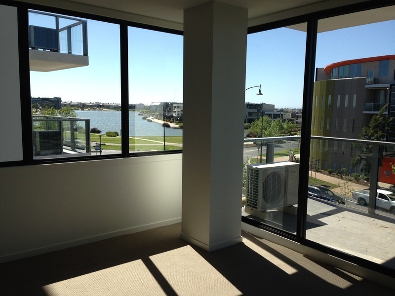 1 Woodward Way, Caroline Springs VIC 3023