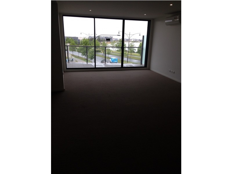11/1 Woodward Way, Caroline Springs VIC 3023