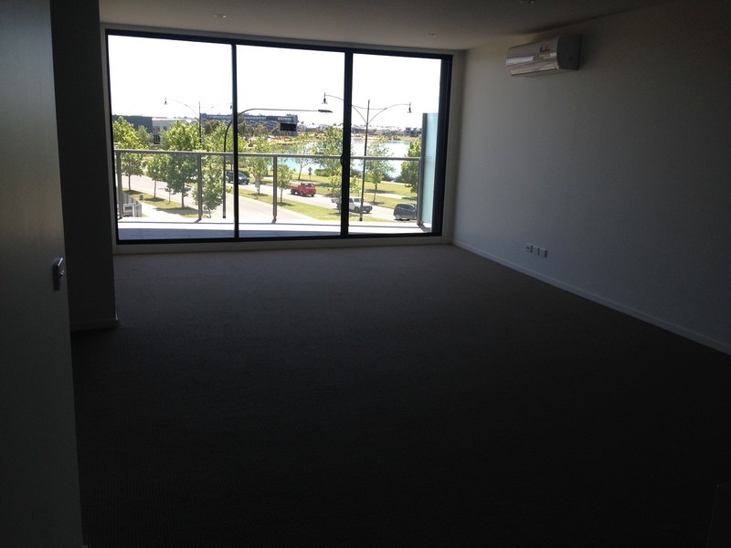 12/1 Woodward Way, Caroline Springs VIC 3023