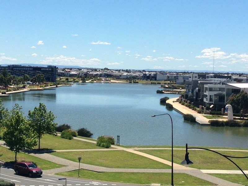 33/1 Woodward Way, Caroline Springs VIC 3023