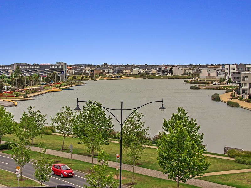 25/1 Woodward Way, Caroline Springs VIC 3023