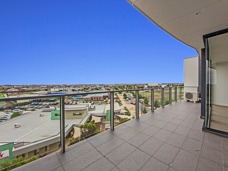 18/1 Woodward Way, Caroline Springs VIC 3023