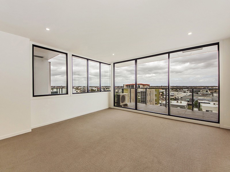 18/1 Woodward Way, Caroline Springs VIC 3023