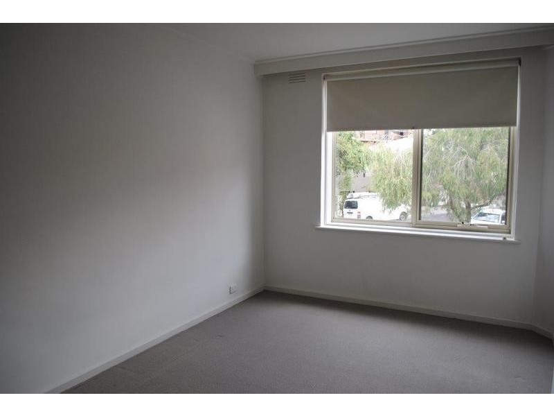 2/6 Raith Court, St Kilda East VIC 3183