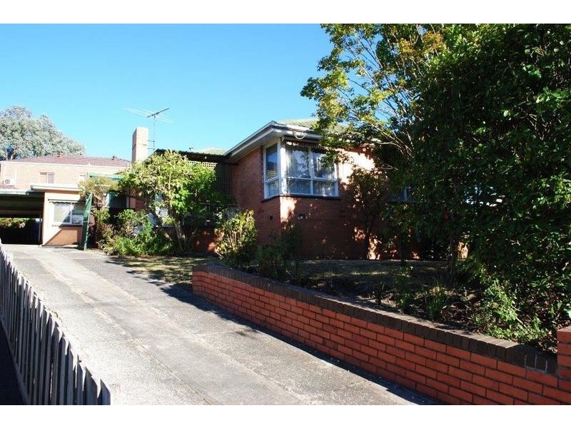 2 Benwerrin Drive, Burwood East VIC 3151