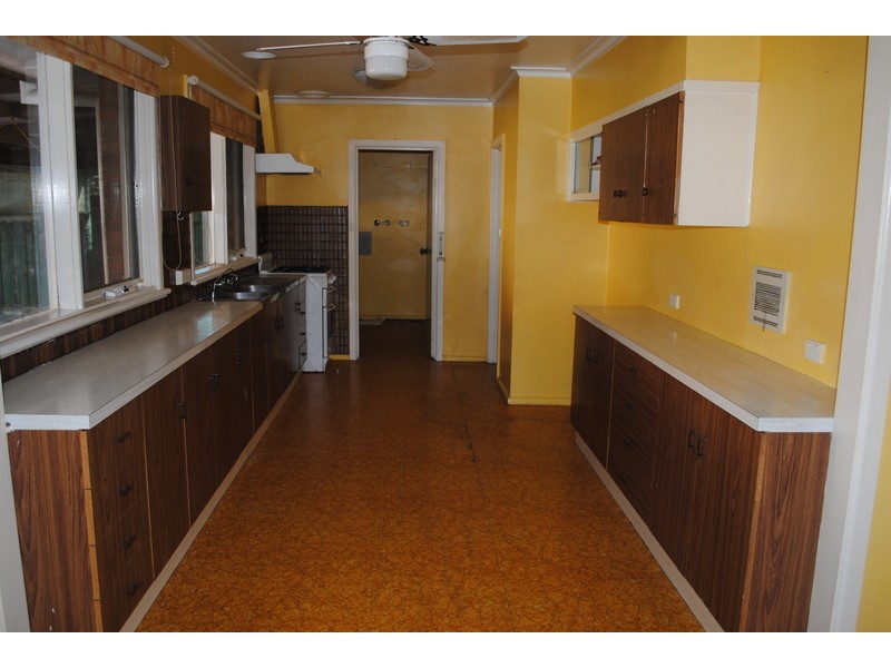 2 Benwerrin Drive, Burwood East VIC 3151