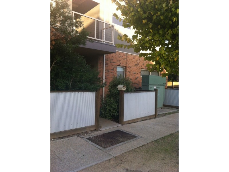 2 Cranwell Square, Caroline Springs VIC 3023