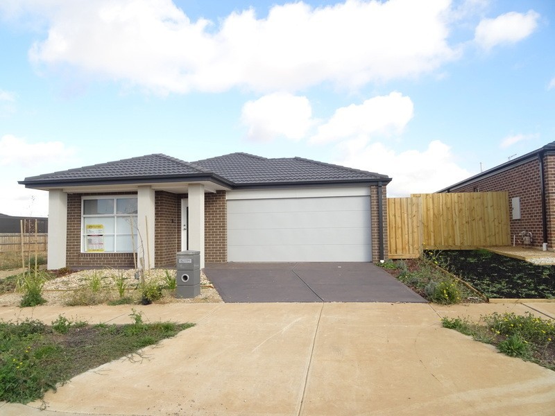 13 Medina Court, Melton West VIC 3337