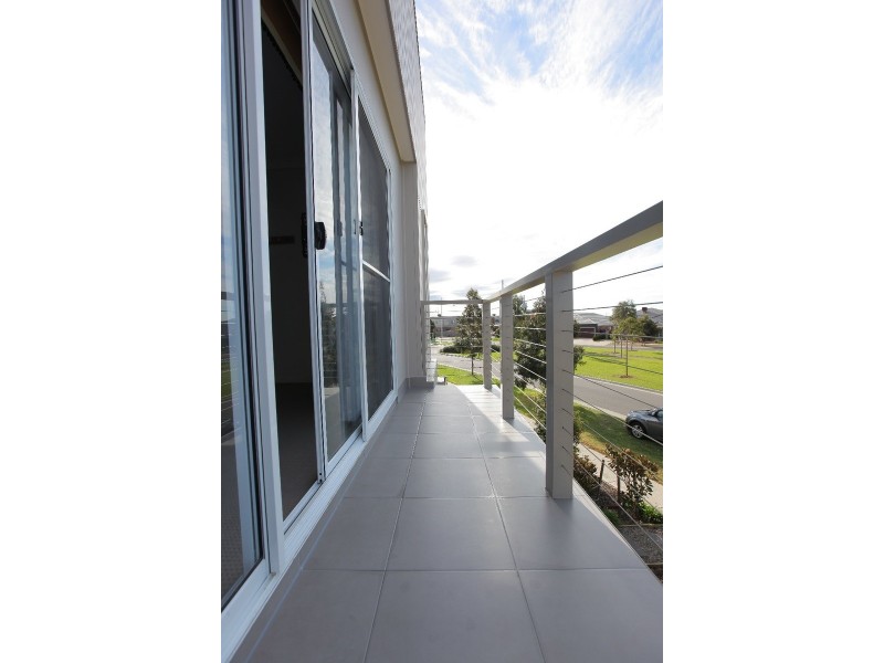 10 Whitetop Drive, Point Cook VIC 3030