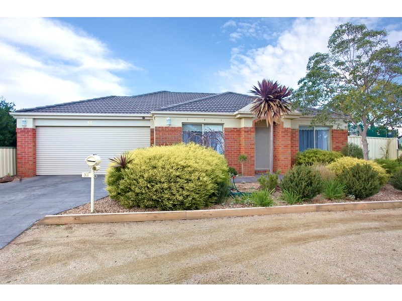 33 Pelham Cres, Wyndham Vale VIC 3024