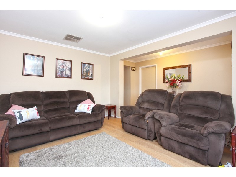 33 Pelham Cres, Wyndham Vale VIC 3024