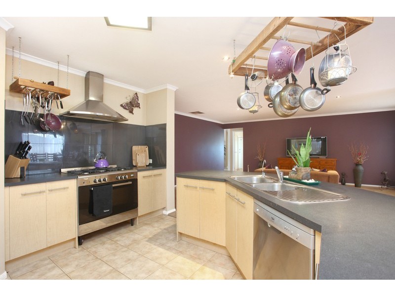 33 Pelham Cres, Wyndham Vale VIC 3024