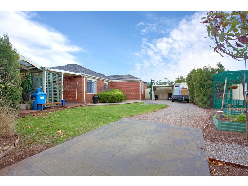 33 Pelham Cres, Wyndham Vale VIC 3024