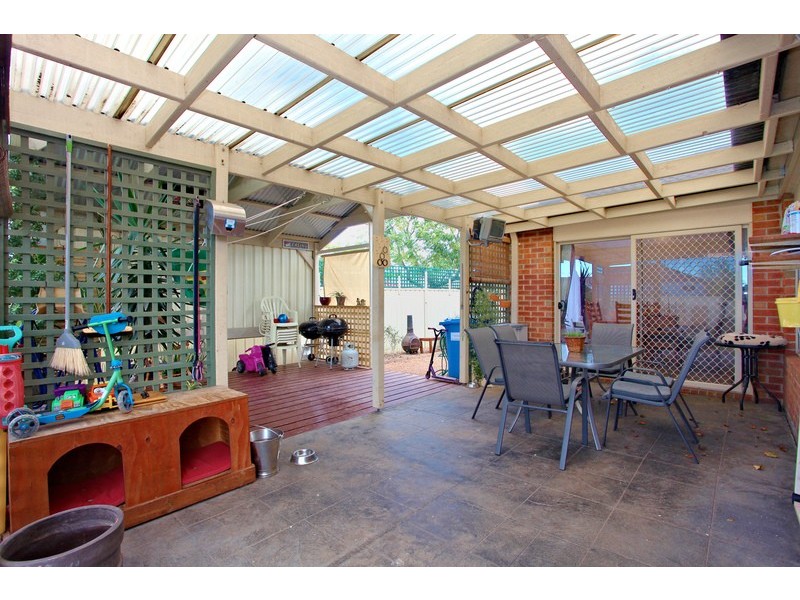 33 Pelham Cres, Wyndham Vale VIC 3024