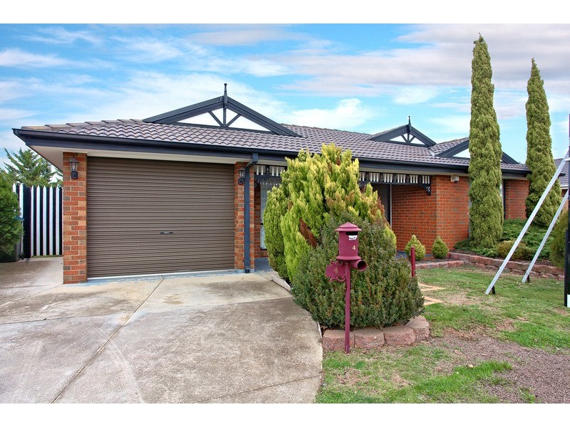 4 Nunn Ave, Truganina VIC 3029