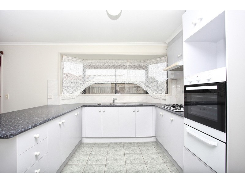 4 Nunn Ave, Truganina VIC 3029