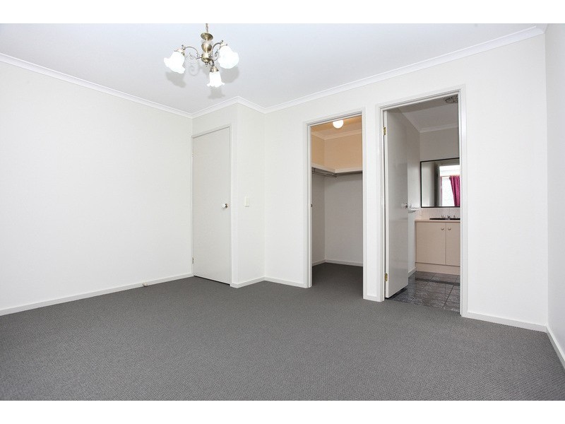 4 Nunn Ave, Truganina VIC 3029