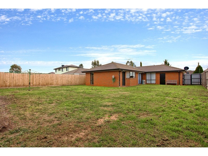 4 Nunn Ave, Truganina VIC 3029