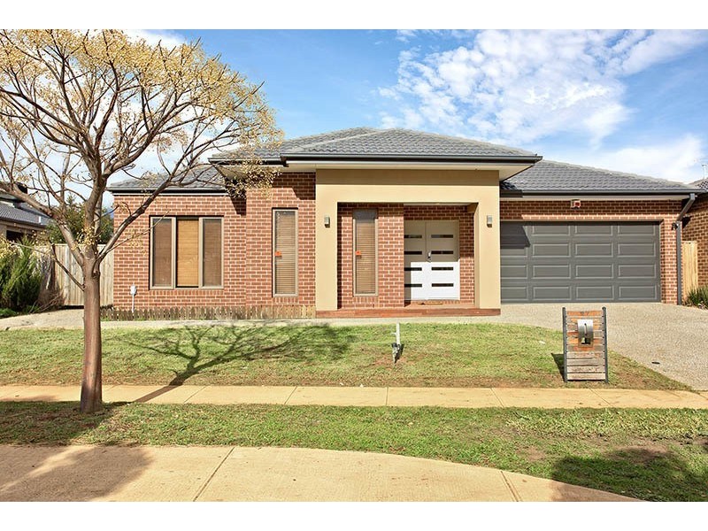 97 Waterways Blv, Williams Landing VIC 3027