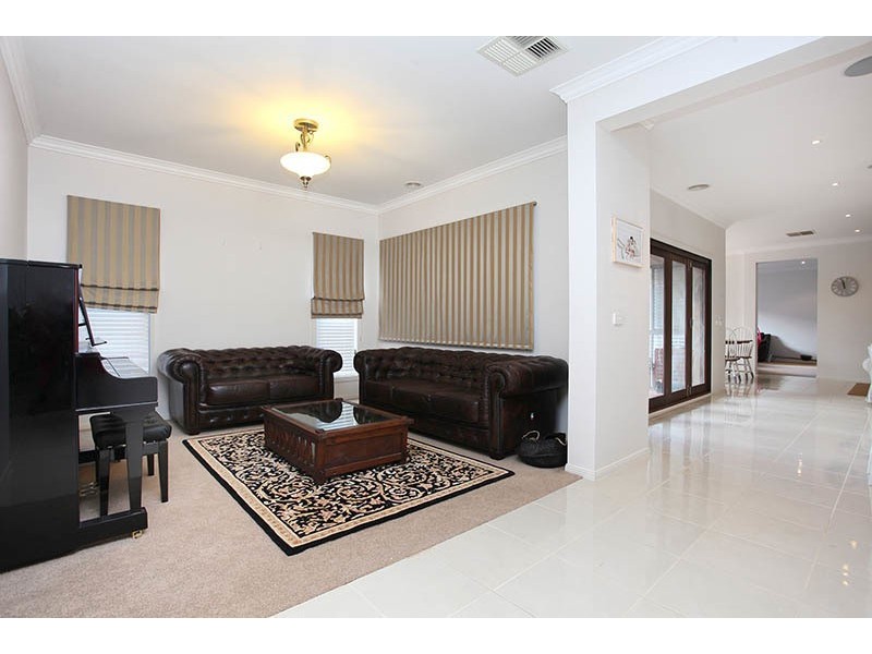 97 Waterways Blv, Williams Landing VIC 3027