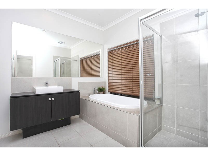 97 Waterways Blv, Williams Landing VIC 3027