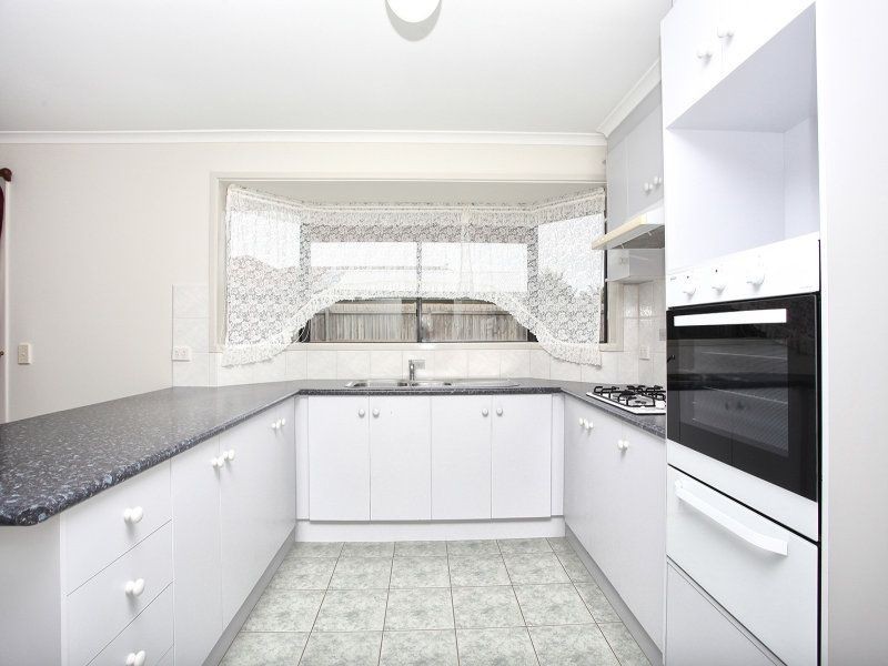 4 Nunn Ave, Truganina VIC 3029