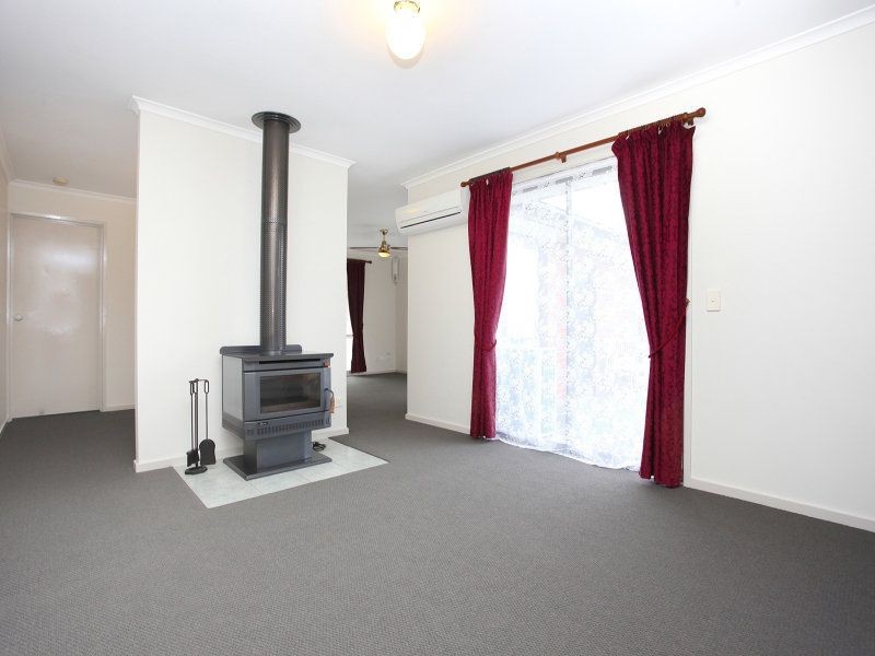 4 Nunn Ave, Truganina VIC 3029