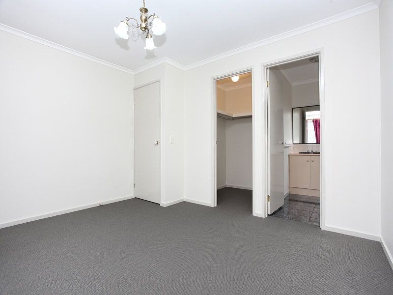 4 Nunn Ave, Truganina VIC 3029