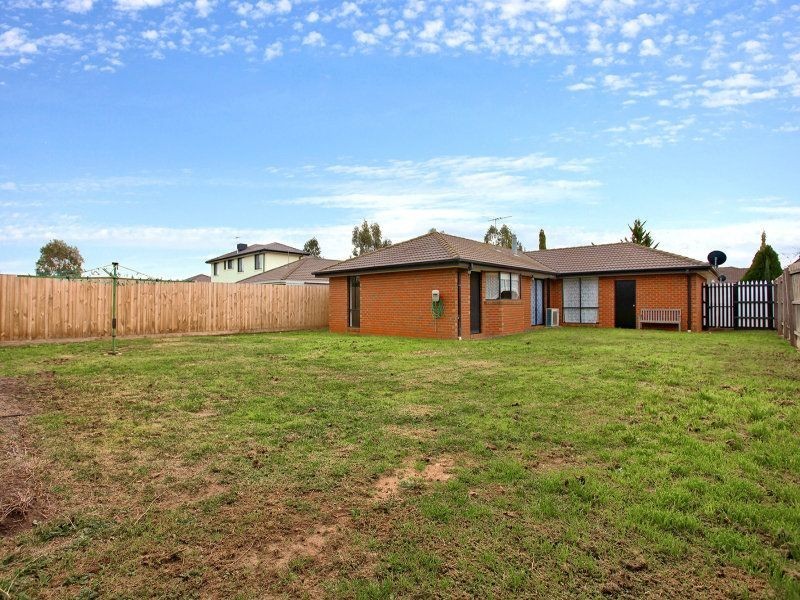 4 Nunn Ave, Truganina VIC 3029
